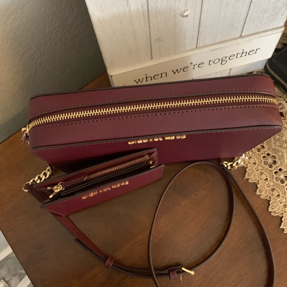 Last one 🎉 MK Jet set crossbody & wallet marlot - Picture 5 of 8